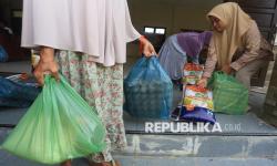 In Picture: Antusiasme Warga Serbu Pasar Sembako Murah di Aceh