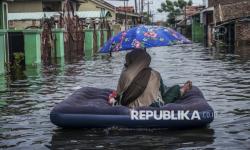 In Picture: Banjir Rendam Permukiman Warga di Pekalongan 