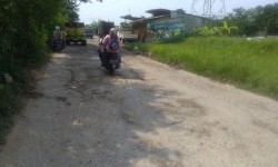 Pemkab Bekasi Perbaiki Jalan Ambles di Ruas CBL