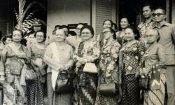 Ibu Tien Soeharto, Dharma Wanita, dan Akar Pergub Poligami Jakarta