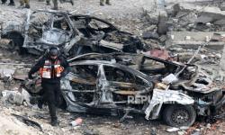 Pasukan penyelamat bekerja di antara puing-puing setelah serangan roket Iran yang menghantam Beit Shemesh dekat Yerusalem, Israel, 01 Maret 2026.