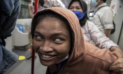 In Picture: Stasiun LRT Jakarta Ini Membiarkan Zombie Berkeliaran Bebas