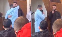 Aktor kenamaan Belanda Donnie Roelvink mualaf memeluk agama Islam dengan mengucapkan dua kalimat syahadat, Jumat (19/4/2024). 