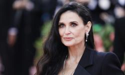 Demi Moore Raih Penghargaan Perdananya pada Ajang Golden Globes