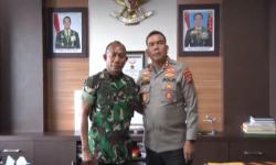 Minta Maaf Insiden Jilat Kue TNI, Kapolda Papua Barat Peluk Pangdam Kasuari