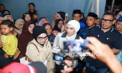 Anggota DPR RI Dapil Lampung I sekaligus Ketua Fraksi PAN, Putri Zulkifli Hasan, ditemani oleh Surya Utama (Uya Kuya), mendampingi langsung perjalanan kepulangan Tenaga Kerja Wanita (TKW) asal Lampung yang wafat di Malaysia