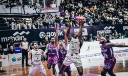 Sengit, Dewa United Raih Kemenangan atas Hangtuah di Gim 1 Playoff IBL 2025  