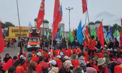 Jokowi di Luar Kota Saat Demo Buruh, Istana: Kunker Berlanjut Agar Efisien