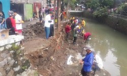 Kirmir Sungai Citepus Ambruk, Pj Wali Kota Bandung Minta Sempadan tak Dijadikan Bangunan 