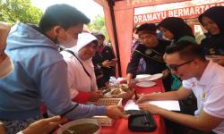 Festival Jajanan Rakyat Pemkab Indramayu dan BJB Diserbu Pembeli