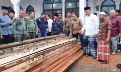 In Picture: Kayu tak Bertuan di Sumbar Dimanfaatkan untuk Pembangunan Masjid