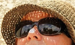  Fakta <em>Sunscreen</em>, Cara Memakai Hingga Klaim Tahan Air