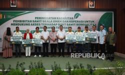HIPMI Sultra dan SPKS Berikan Asuransi Perlindungan Bagi Petani Sawit