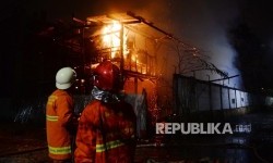 Pabrik Tempe Terbakar Tengah Malam, Damkar Terkendala Jauhnya Lokasi