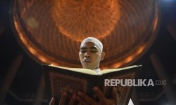 Isi Ramadhan dengan Kesibukan Membaca Alquran