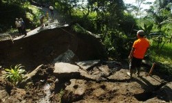 Lokasi Sempit Jadi Kendala Evakuasi Korban Longsor Cijeruk