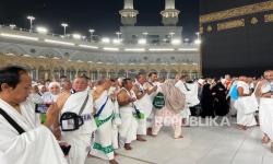 Disambut Lantunan Adzan, Jamaah Haji Indonesia Mulai Jalani Umroh