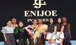 Menyulam Senja di Panggung IFW Lewat Kain Endek Bali
