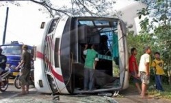 Sopir Bus Medan-Jakarta yang Terbalik di Sumbar Kabur