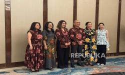 Amanda Hartanto Rilis Koleksi Batik Kembang Setaman