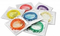 Banyak Kondom Bekas Pakai Berserakan di RTH Angke Usai Lebaran Ditelusuri