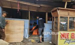 Mayat Pria Ditemukan Membusuk di Kios Bakso di Bandung Barat