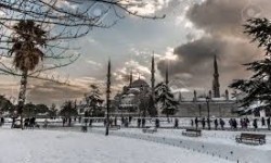 Bandara Istanbul Ditutup karena Hujan Salju Lebat 