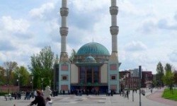 In Picture: Yayasan Keagamaan Belanda Kutuk Surat Islamofobia ke Masjid