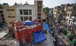 In Picture: Rusak Akibat Hujan Lebat, Masjid Berusia 200 Tahun di Delhi Tunggu Renovasi 