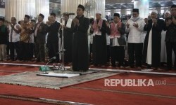 Bagaimana Hukum Doa Qunut pada Pertengahan Ramadhan?