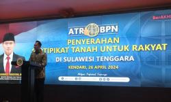 Minister AHY Gives 300 Free Certificates to South East Sulawesi Society