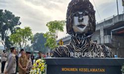 Ratusan Knalpot Hasil Razia Dibuat Monumen Helm di Simpang Padalarang, Ini Pesannya