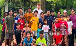 Viral Ole Romeny Main Bola Bareng Bocah di Lebak Bulus, Cetak Assist Berbuah Gol