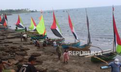 Usung Tema Palestina, Omplok Layar Tarik Perhatian Wisatawan di Pantai Bali