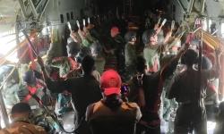 Ratusan Prajurit Tengkorak Kostrad Terjun Payung di Cikampek