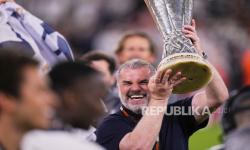 Ange Postecoglou, Spesialis Trofi pada Musim Kedua, Bawa Tottenham Juara Liga Europa