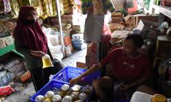 Pasokan Minyak Goreng Curah di Cirebon Kini Melimpah
