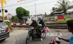 KAI Wanti-Wanti Soal Bahaya Terjebak Kemacetan di Tengah Perlintasan Kereta