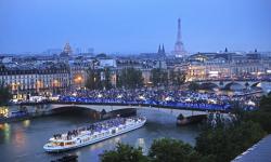 Paris Pukau Dunia dengan Upacara Pembukaan Olimpiade di Sungai Seine