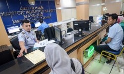 Imigrasi Bandung Terbitkan Paspor Elektronik Polikarbonat, Ini Biayanya