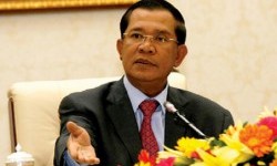 Salah satu saluran media independen terakhir di Kamboja, radio Voice of Democracy (VoD) menghentikan operasinya pada Senin (13/2/2023). Perdana Menteri Hun Sen memerintahkan penutupan VoD karena diduga memfitnah putranya dalam sebuah berita.
