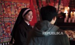 Film Terbaru Song Hye-kyo <em>Dark Nuns</em> Puncaki Box Office Korea Selatan 