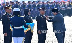 Prabowo Saksikan Polri Sungguh-Sungguh Turun ke Rakyat
