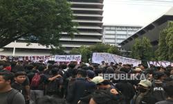 Ratusan Mahasiswa Semarang Demo Protes Pengesahan RUU TNI