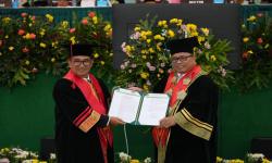 Rektor Unissula Kukuhkan Akmal Malik Raih Gelar Profesor Kehormatan