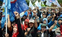 Ribuan Buruh Demo di PN Bandung, Ini Permintaannya 