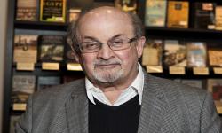 Salman Rushdie Telah Lepas Ventilator dan Dapat Berbicara