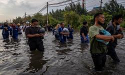 Gubernur Ganjar Lakukan Langkah Ini untuk Atasi Banjir Rob