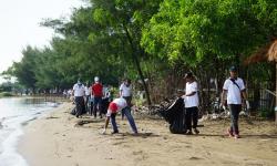 Pertamina Group Balongan Jaga  Pesisir Pantai Tetap Bersih dan Terlindungi