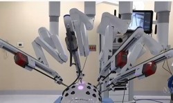 Kemenkes Mulai Program Bedah Robotik Jarak Jauh
